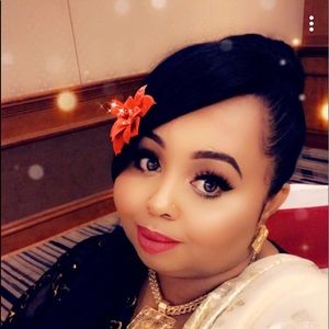 Meet your Posher, Suad